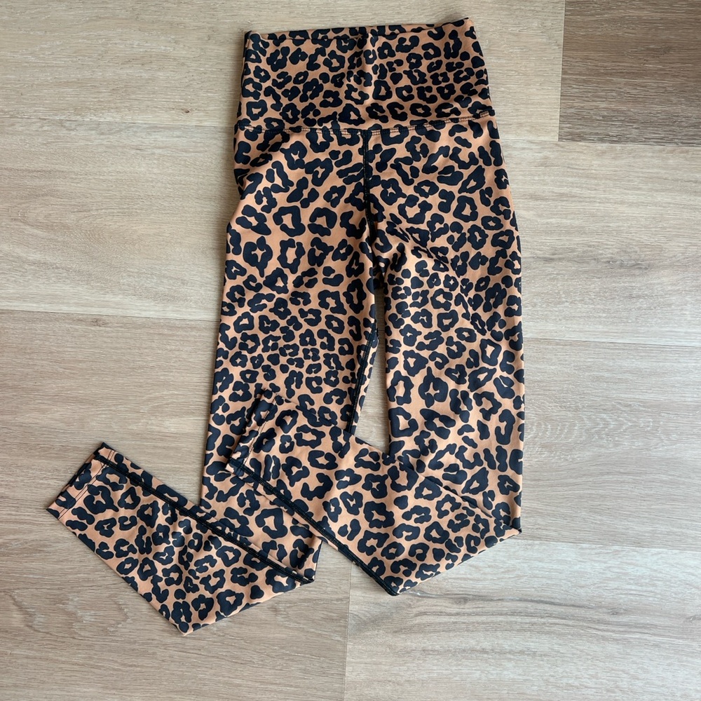 BEACH RIOT leopard leggings